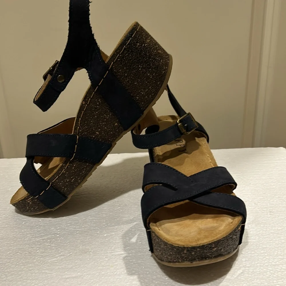 Like New! Poppy cork Wedge suede strap sandals cushion insoles size 37 dark blue